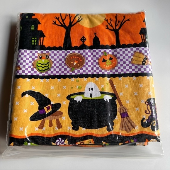 Walmart Set of 2 Halloween Vinyl Tablecloths with Flannel Backs - Picture 4 of 6